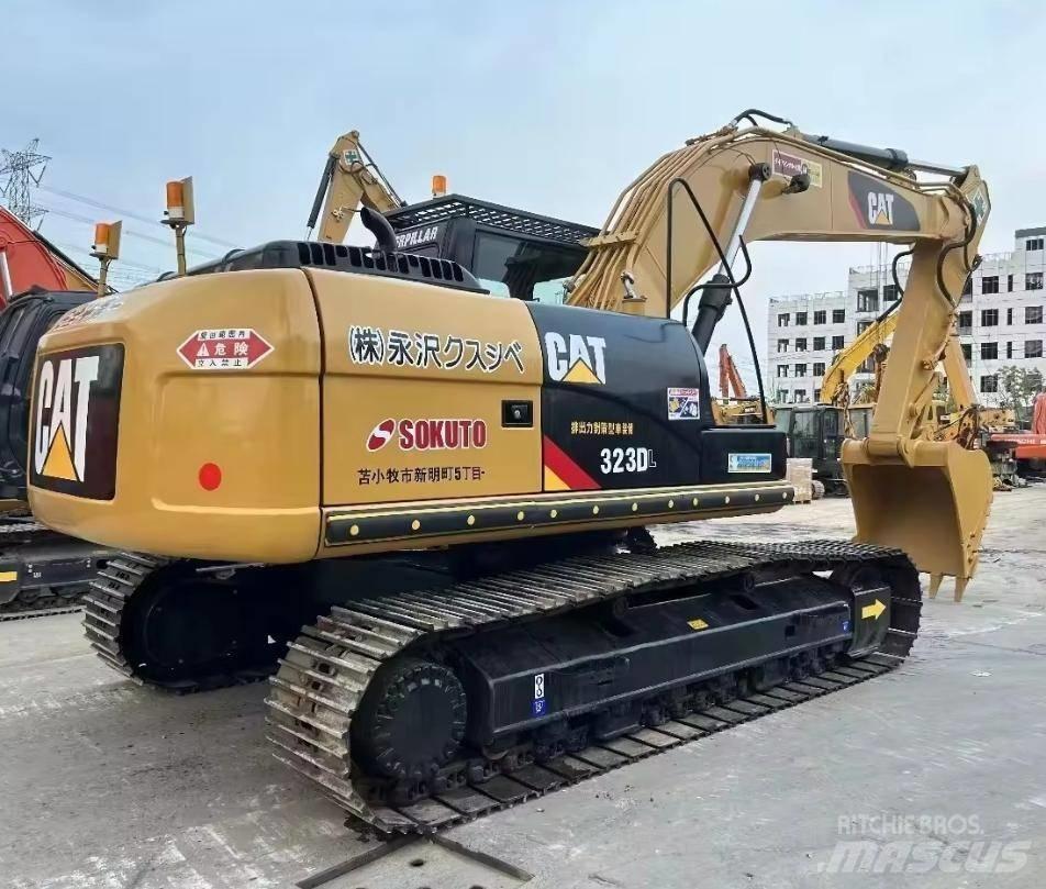 CAT 323 Lánctalpas kotrók