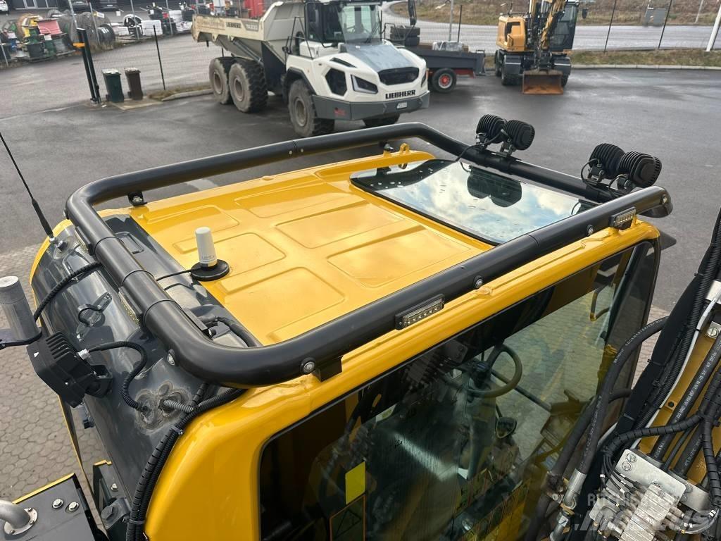 Komatsu PW 148-11 Gumikerekes kotrók