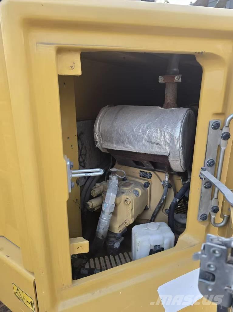 CAT 306 Mini kotrók < 7t