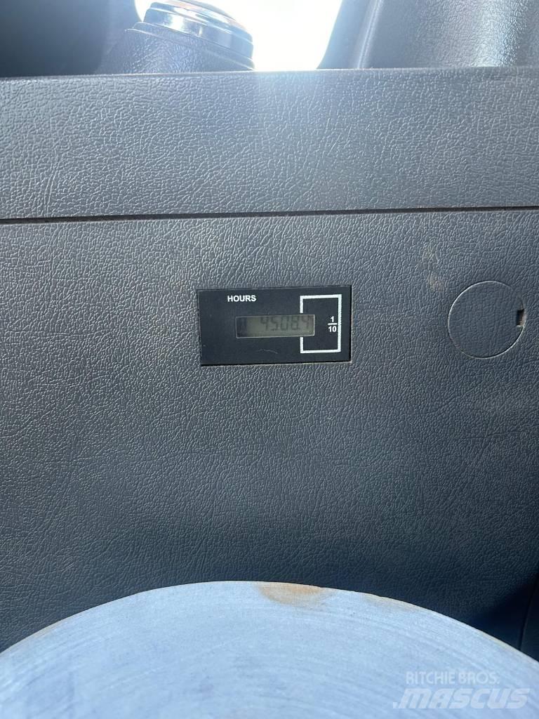 Hyundai HX220L Lánctalpas kotrók