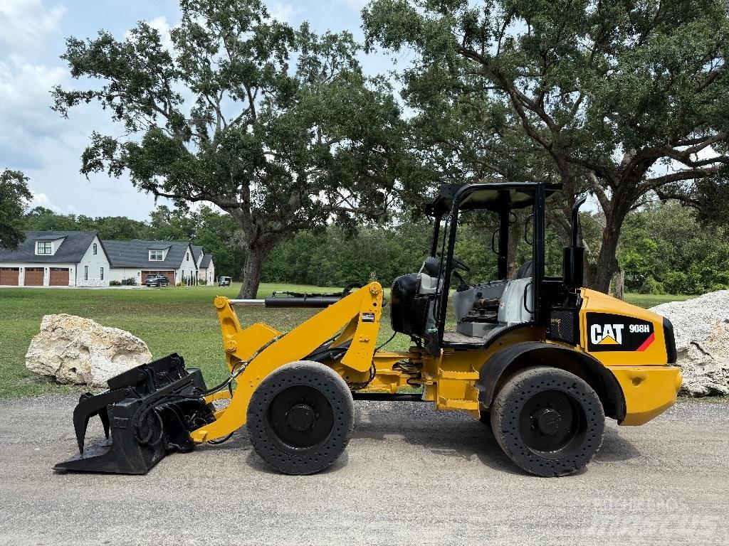 CAT 908 H Gumikerekes homlokrakodók