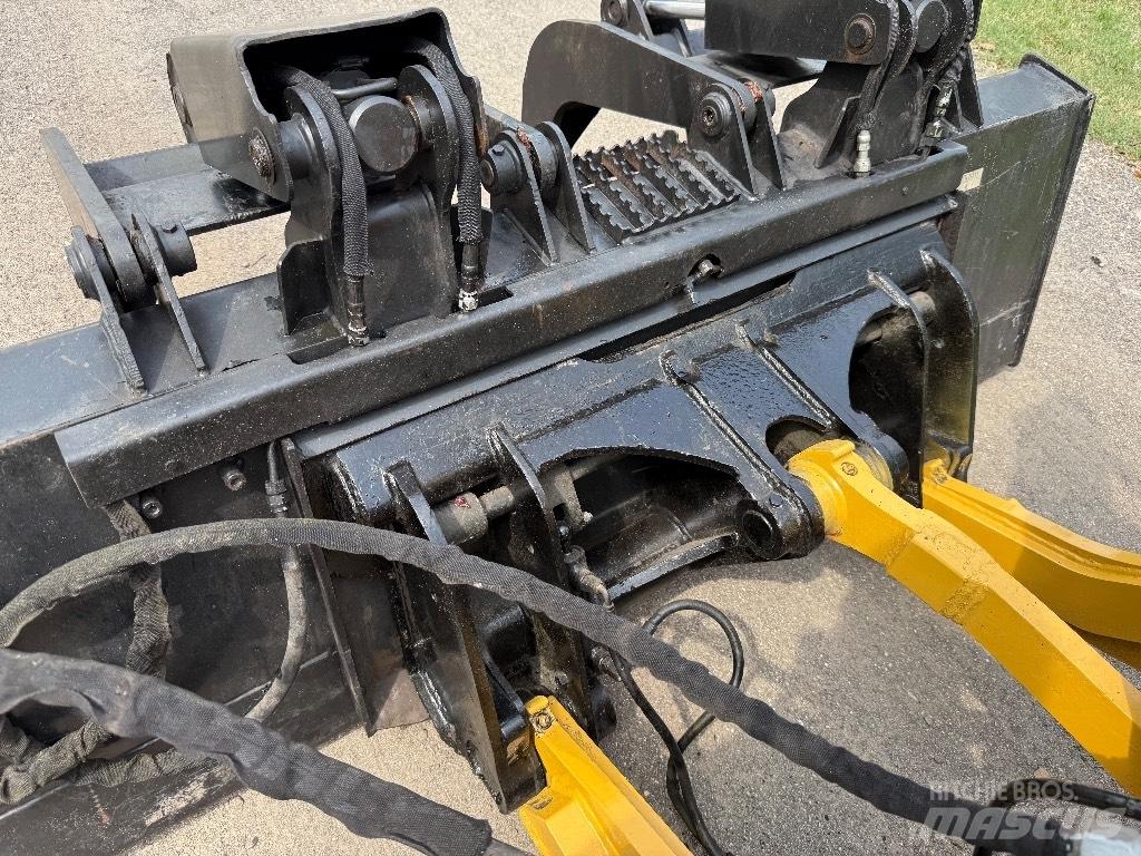 CAT 908 H Gumikerekes homlokrakodók