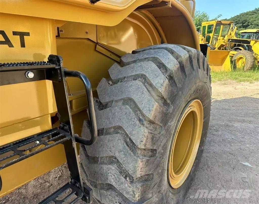 CAT 966H Gumikerekes homlokrakodók