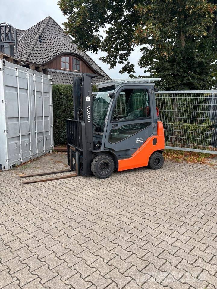 Toyota 8 FGKF 20 Gázüzemű targoncák