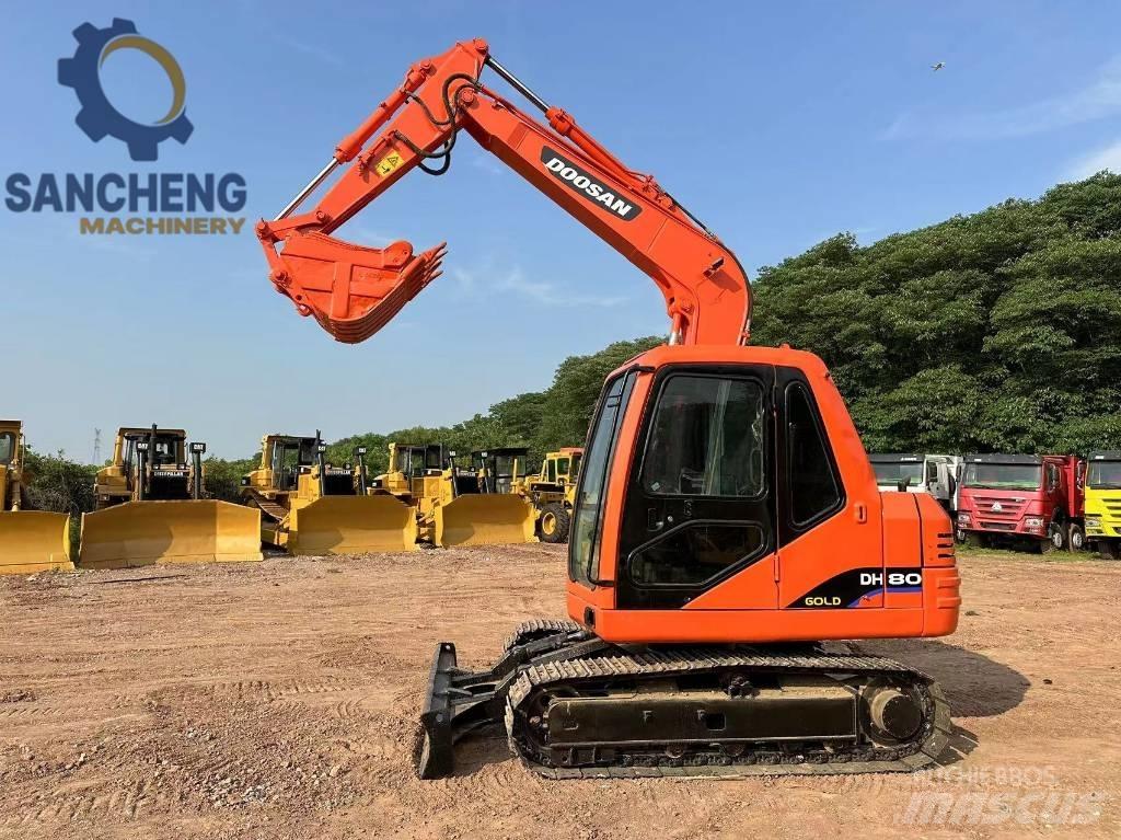 Doosan DH 80 Közepes (midi) kotrók 7 t - 12 t
