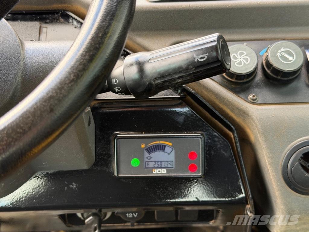 JCB 6 ST Mezei dömperek