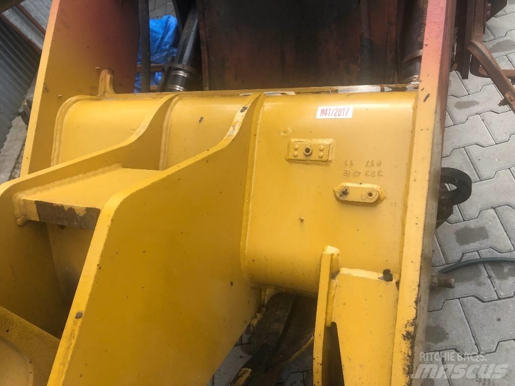 CAT 906 ramiona Alváz és felfüggesztés