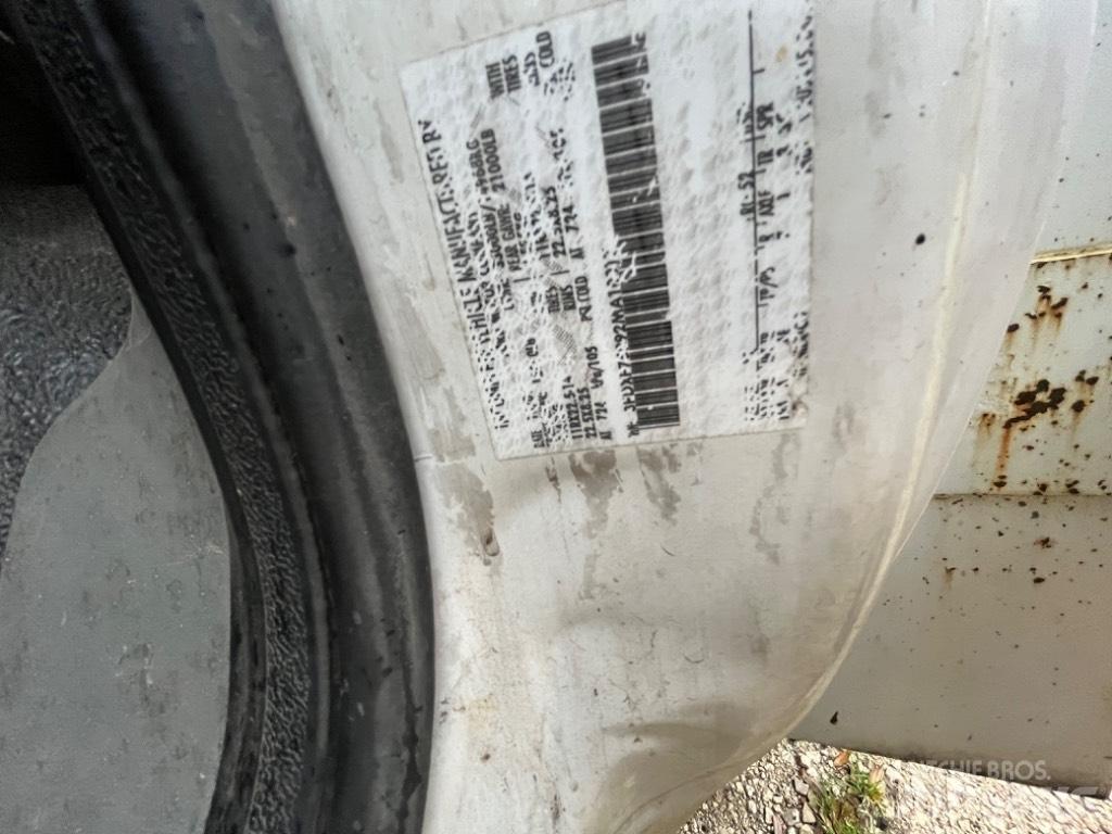 Ford F 750 Teherautóra szerelt emelők és állványok