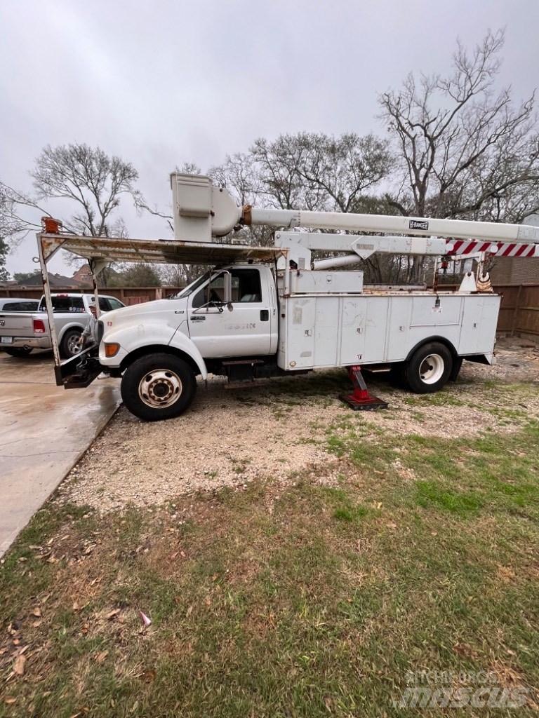 Ford F 750 Teherautóra szerelt emelők és állványok