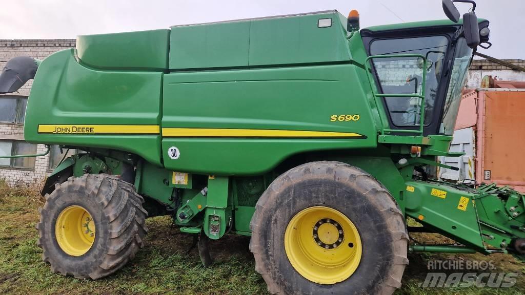 John Deere S 690 Kombájnok
