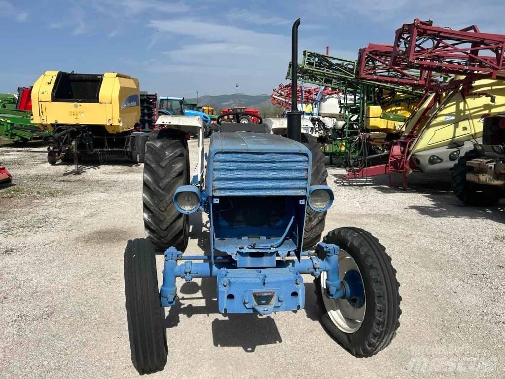 Universal 640 Traktorok