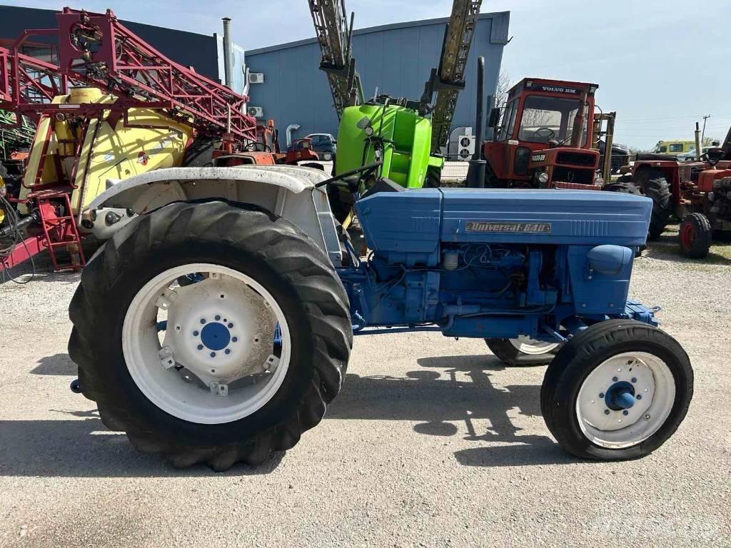 Universal 640 Traktorok