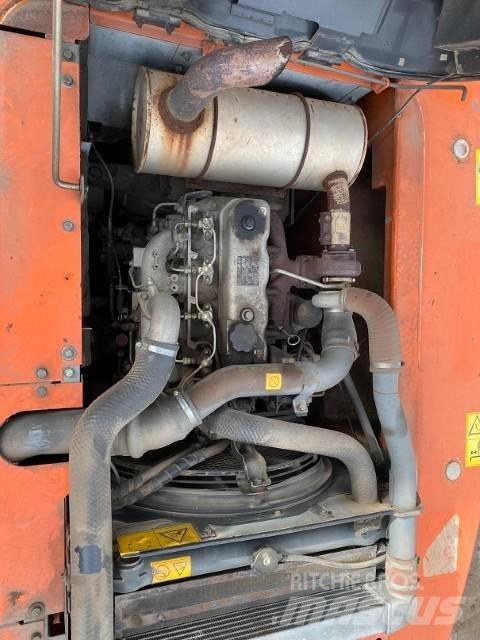 Hitachi ZX 180 W Gumikerekes kotrók