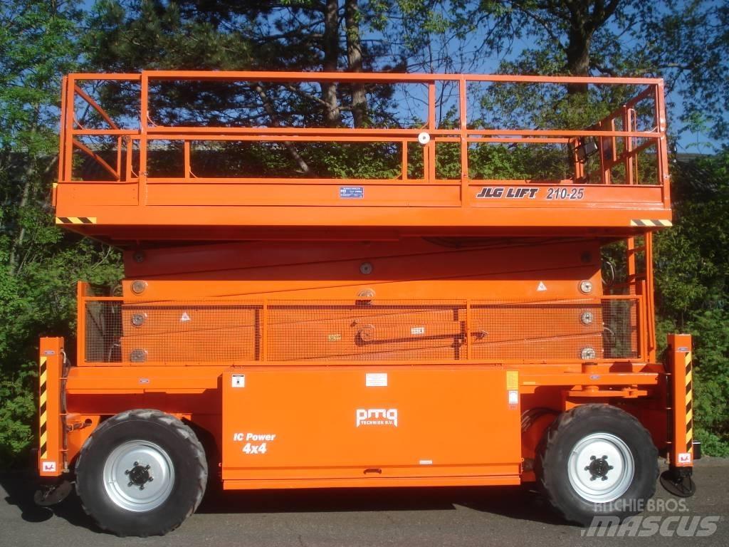 JLG 210-25 Ollós emelők