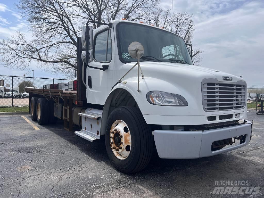 Freightliner M 106 Platós / Ponyvás teherautók