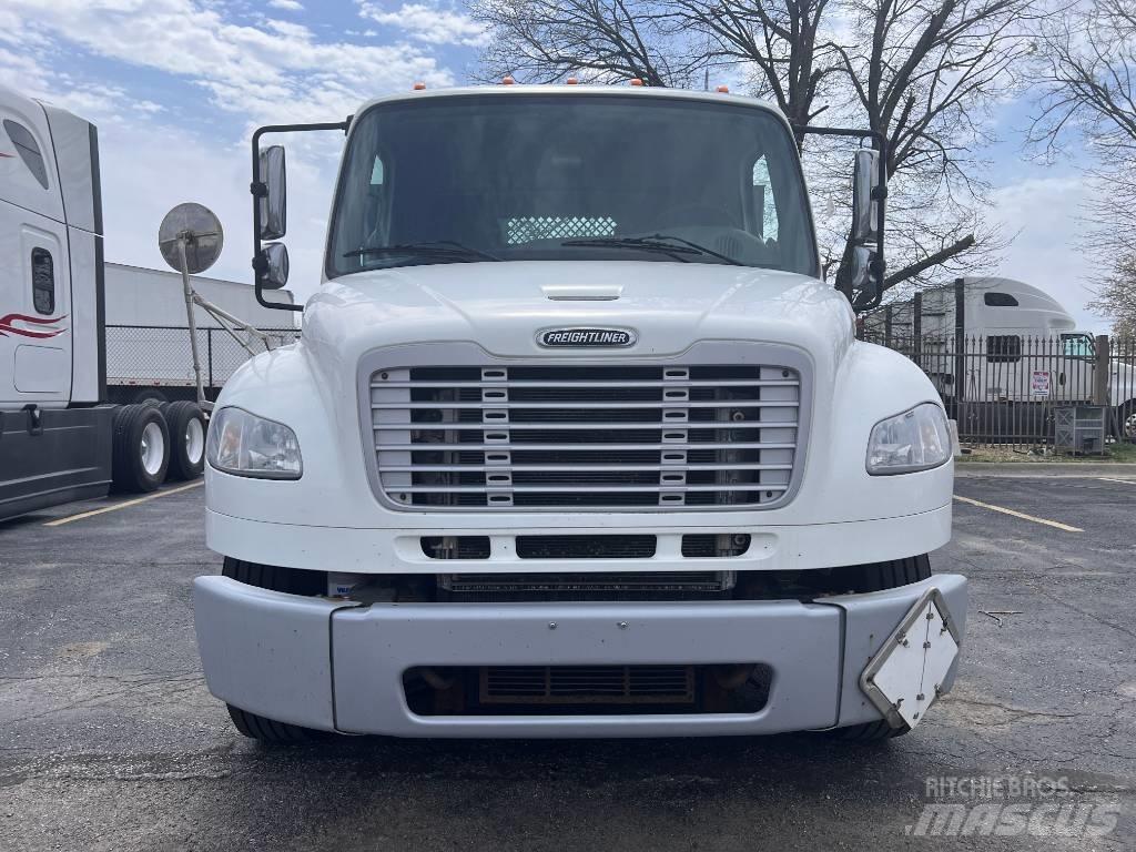 Freightliner M 106 Platós / Ponyvás teherautók