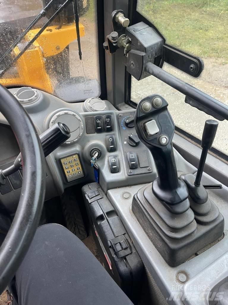 Volvo L 25 Gumikerekes homlokrakodók