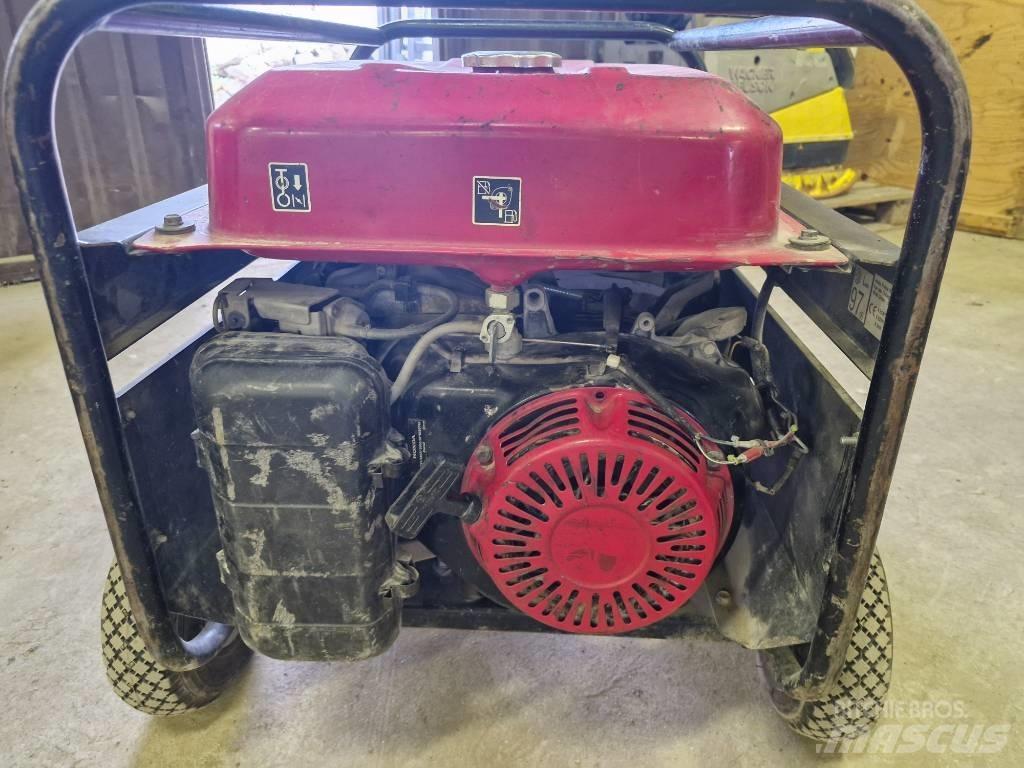 Honda ECMT7000F Benzin Áramfejlesztők