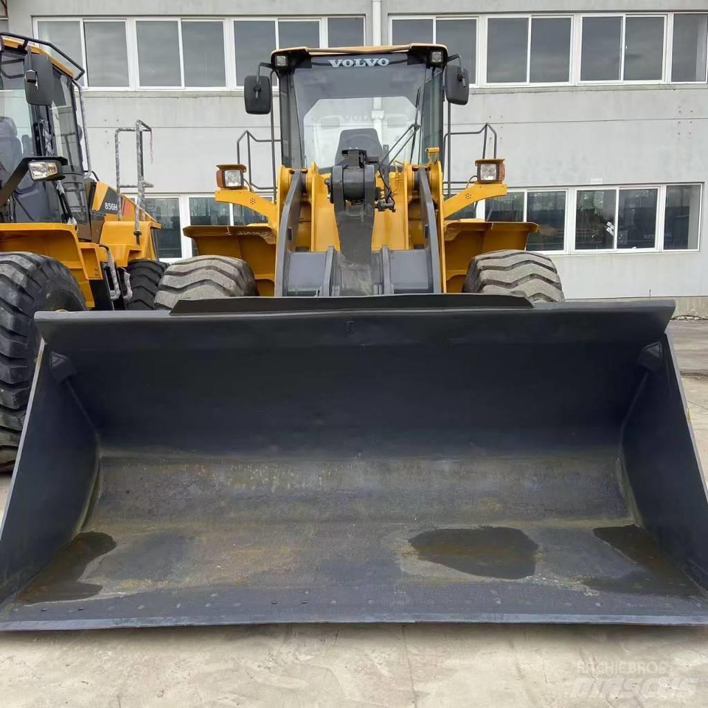 Volvo L 105 Gumikerekes homlokrakodók