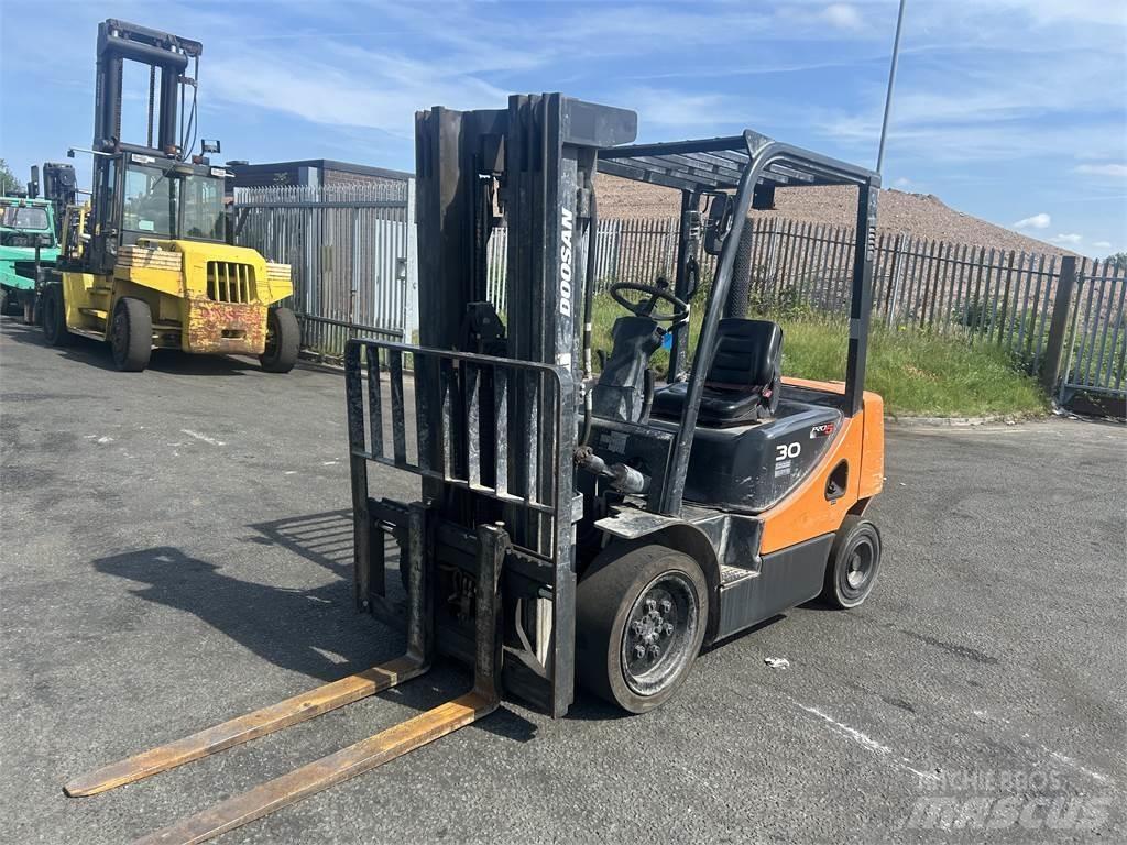 Doosan D30S-5 Dízel targoncák