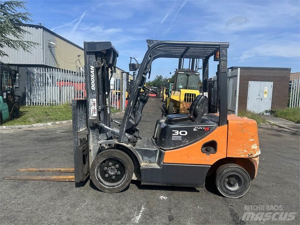 Doosan D30S-5 Dízel targoncák