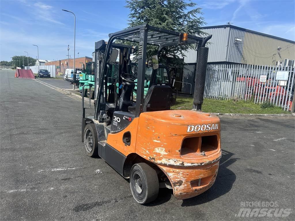 Doosan D30S-5 Dízel targoncák