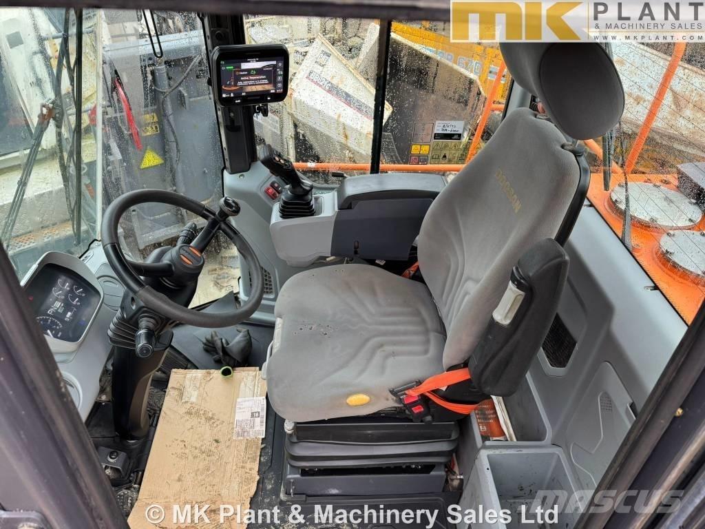 Doosan DL 320-7 Gumikerekes homlokrakodók