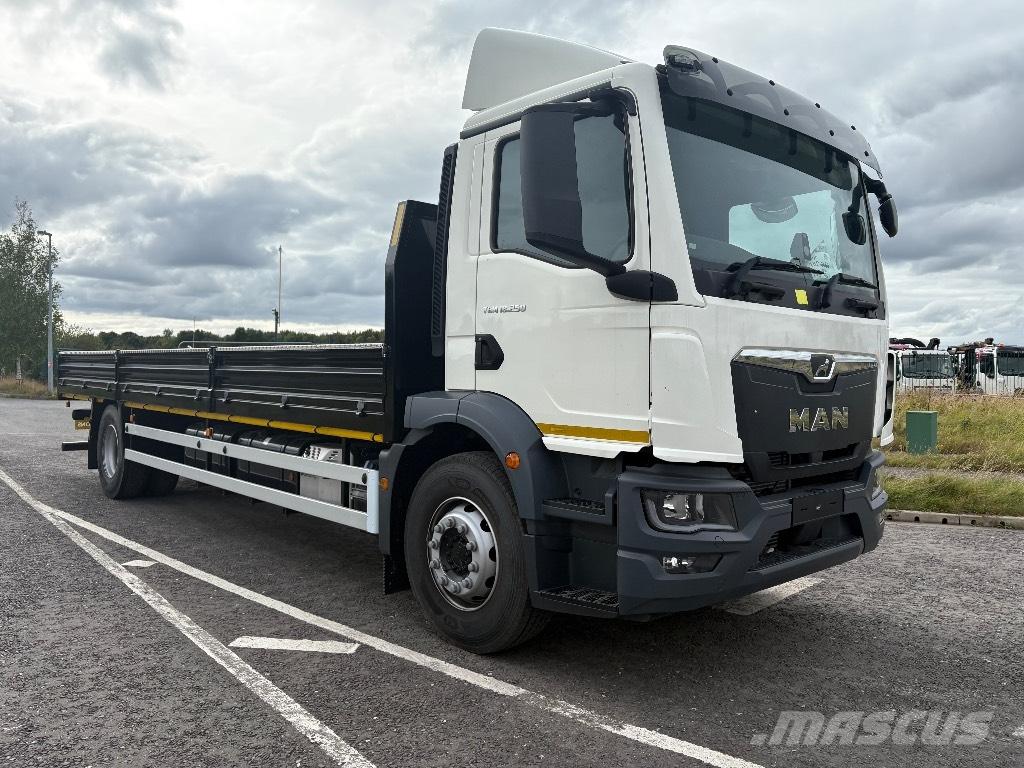 MAN TGM18.250 Platós / Ponyvás teherautók