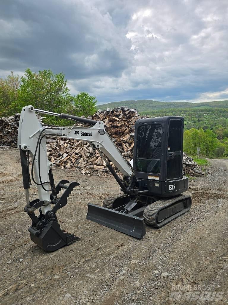 Bobcat E 32 Mini kotrók < 7t