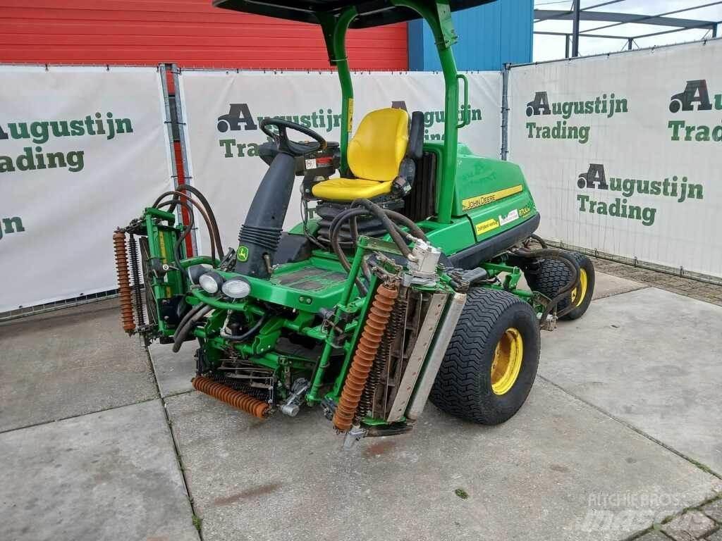 John Deere 8700 A Ráülős fűnyírók