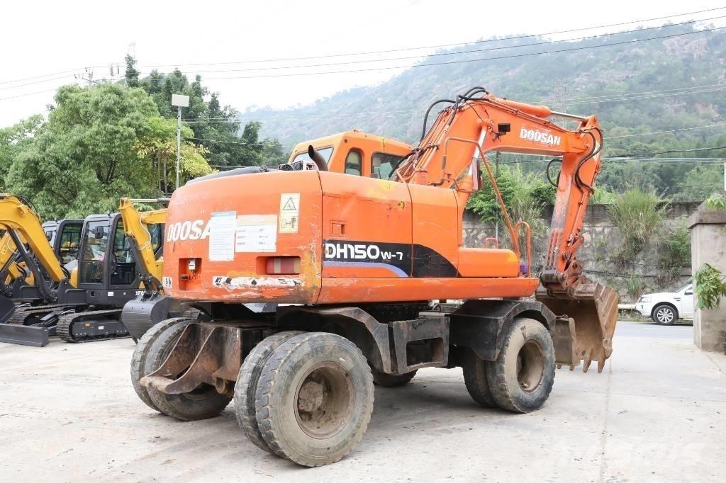 Doosan DH 150 W-7 Gumikerekes kotrók