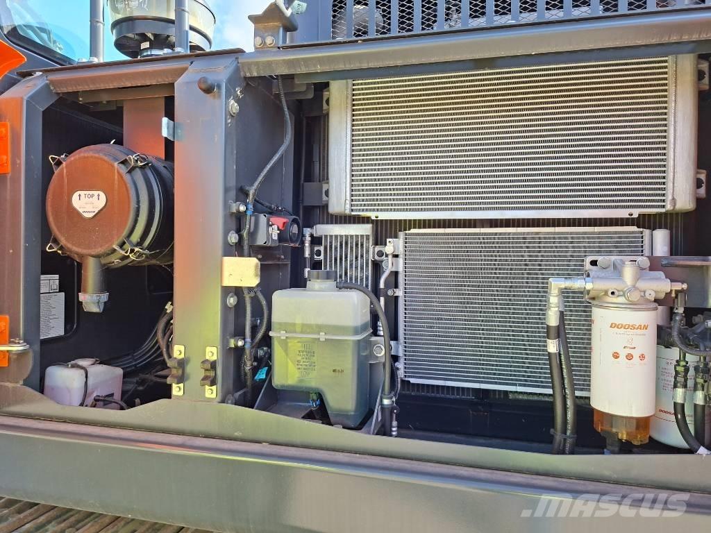 Develon DX225LC-7 Lánctalpas kotrók