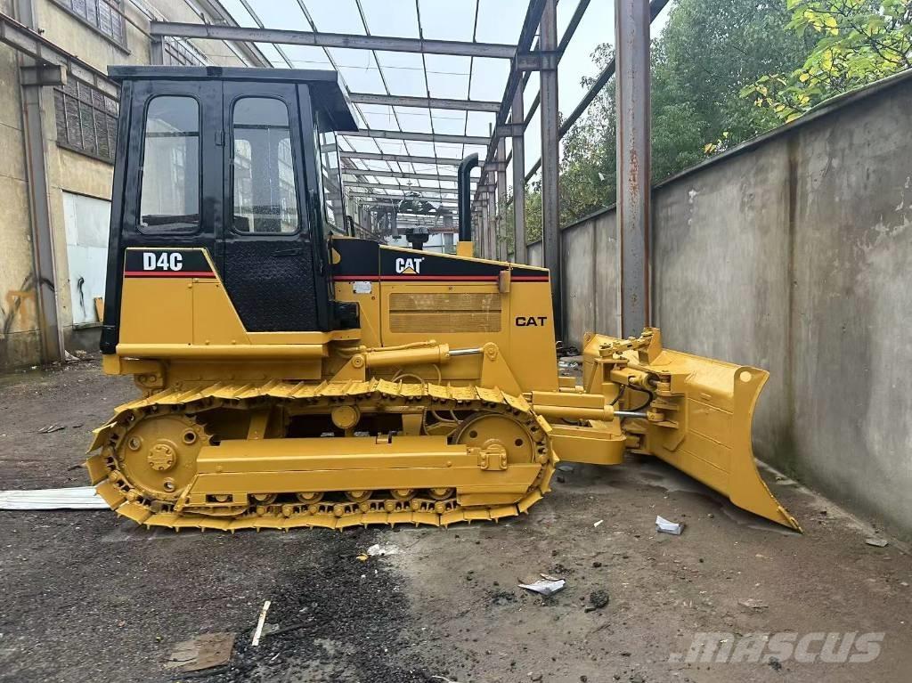 CAT D 4 C lánctalpas dózerek