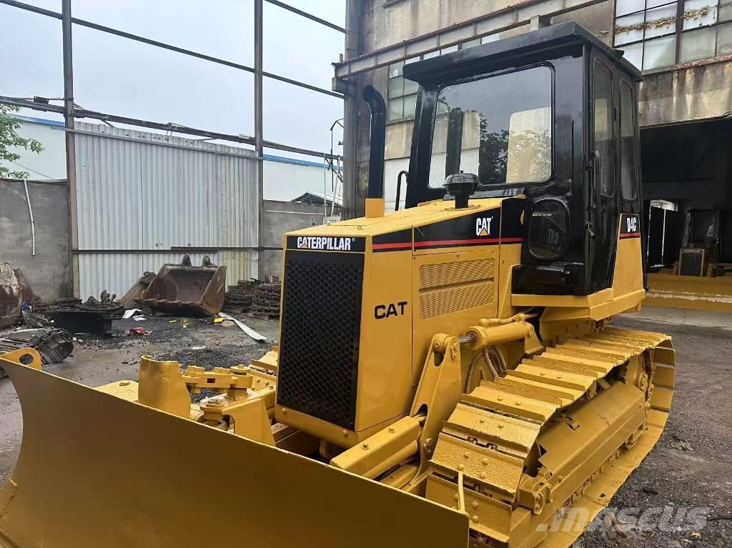 CAT D 4 C lánctalpas dózerek