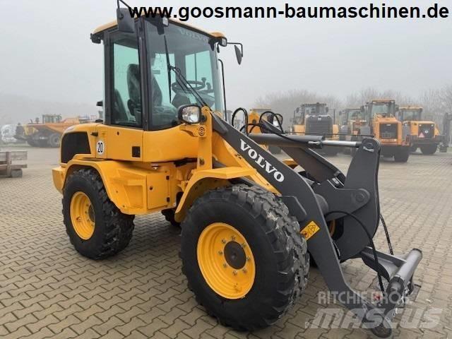 Volvo L 30 G Gumikerekes homlokrakodók