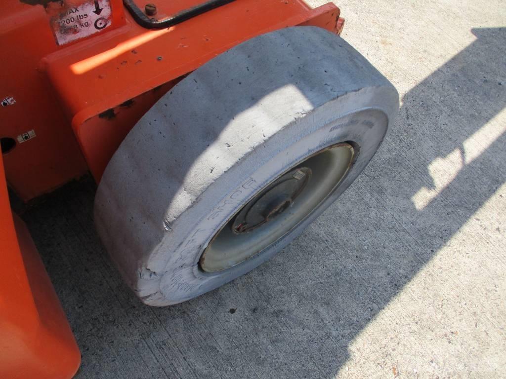 JLG E 400 AJPN (146) Karos emelők