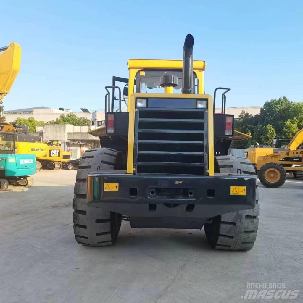 Komatsu WA 320-5 Gumikerekes homlokrakodók