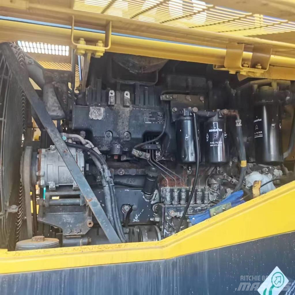Komatsu WA 320-5 Gumikerekes homlokrakodók