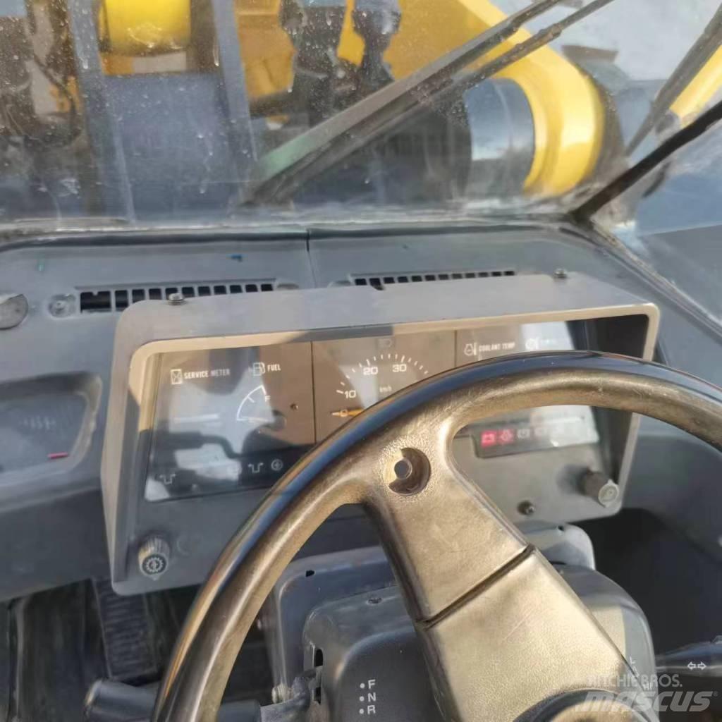 Komatsu WA 320-5 Gumikerekes homlokrakodók
