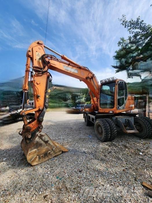 Doosan DX 140 W Gumikerekes kotrók