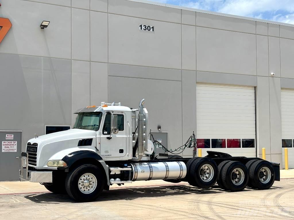 Mack Granite GU 813 Nyergesvontatók