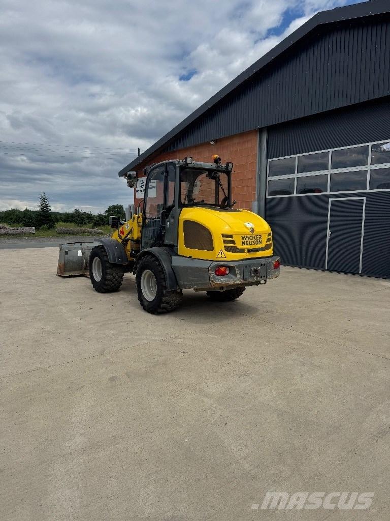 Wacker Neuson WL 44 Gumikerekes homlokrakodók