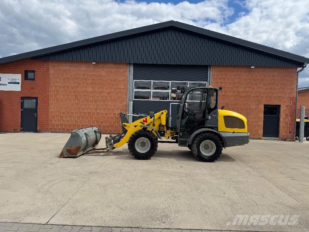 Wacker Neuson WL 44 Gumikerekes homlokrakodók