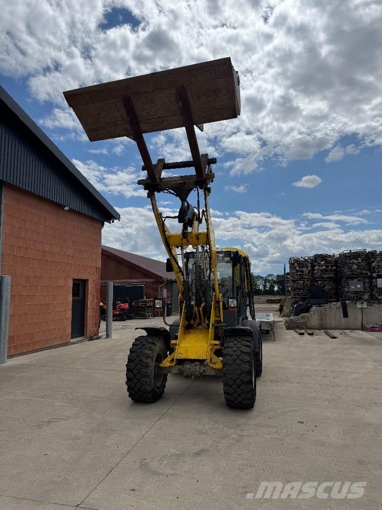 Wacker Neuson WL 44 Gumikerekes homlokrakodók