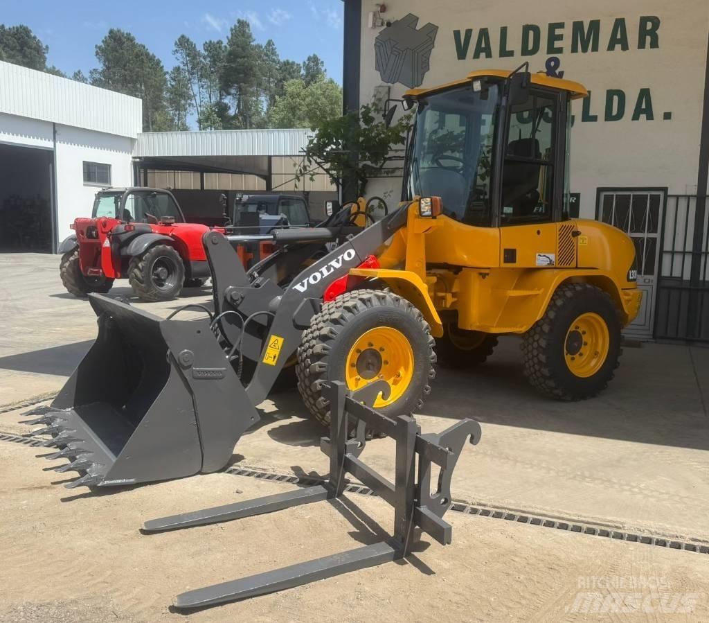 Volvo L 30 B, L30 Gumikerekes homlokrakodók