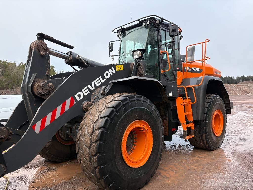 Develon DL480-7 Gumikerekes homlokrakodók