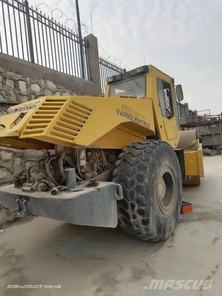 Bomag bw225d-3 Ikerdobos hengerek