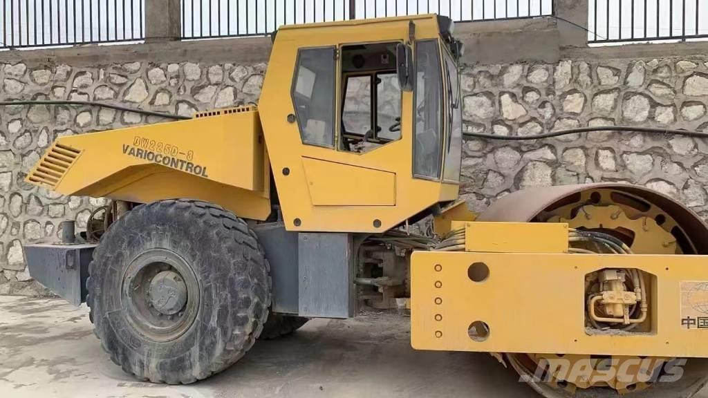 Bomag bw225d-3 Ikerdobos hengerek