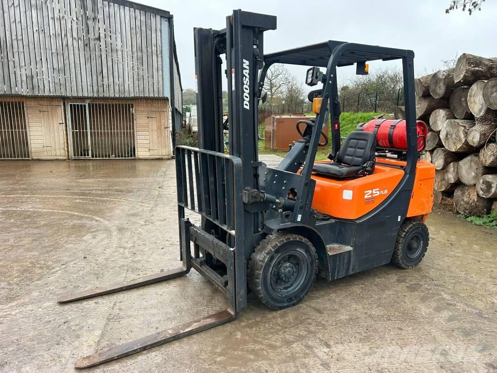 Doosan G 25 GP Plus Gázüzemű targoncák