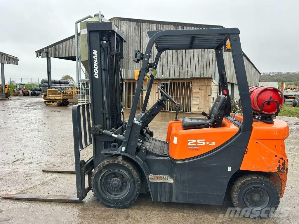 Doosan G 25 GP Plus Gázüzemű targoncák